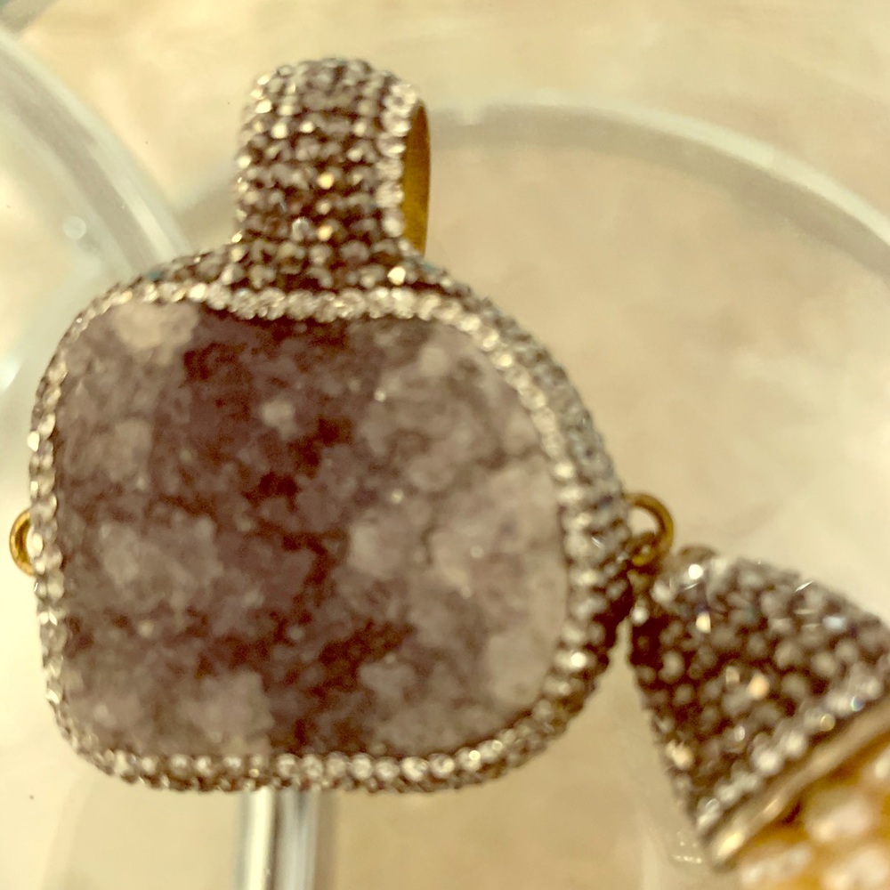 Single Druzy necklace piece with dangling pearls!